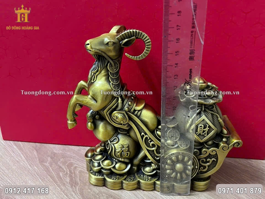 Bức tượng dê có chiều cao 17Cm